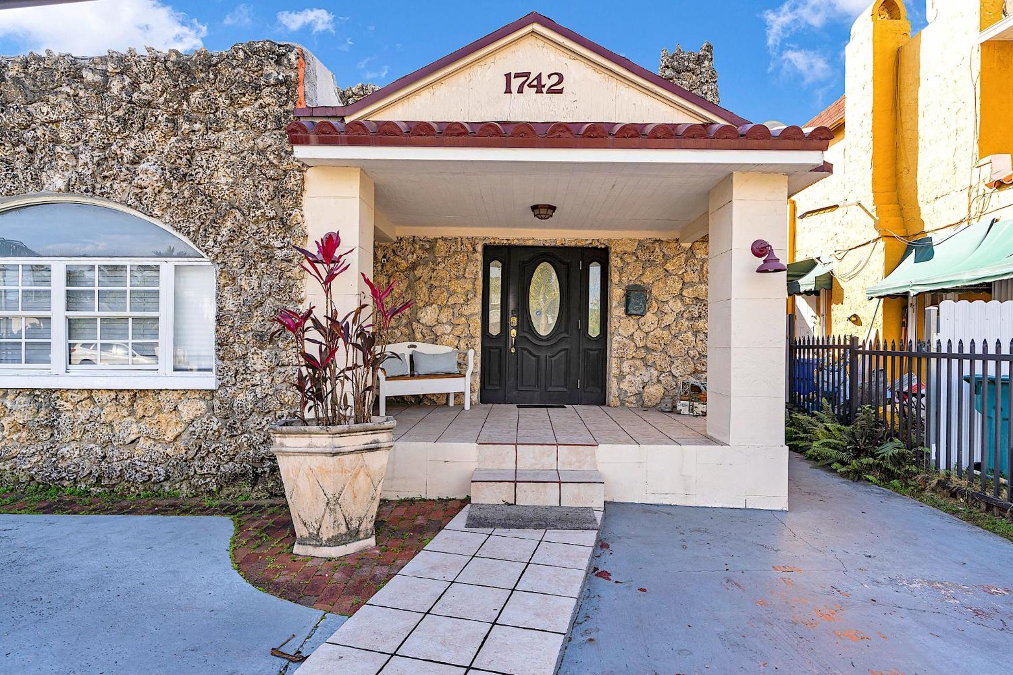Coral Suite Close To Little Havana Маями Екстериор снимка
